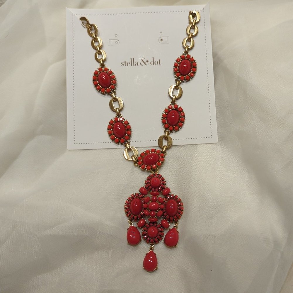 Stella and Dot Sardinia pendant necklace